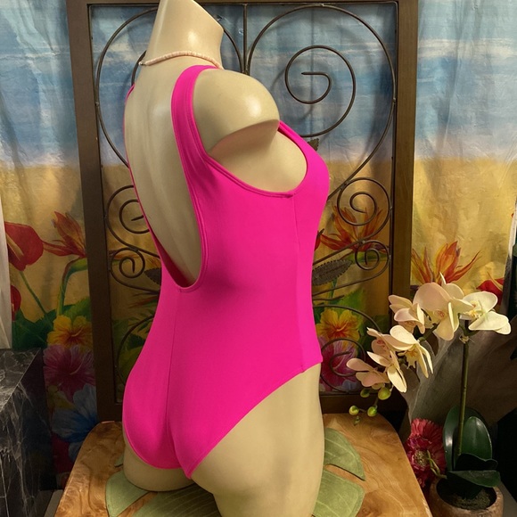 Retro-Style 1 Pc Swimsuit - Picture 3 of 4